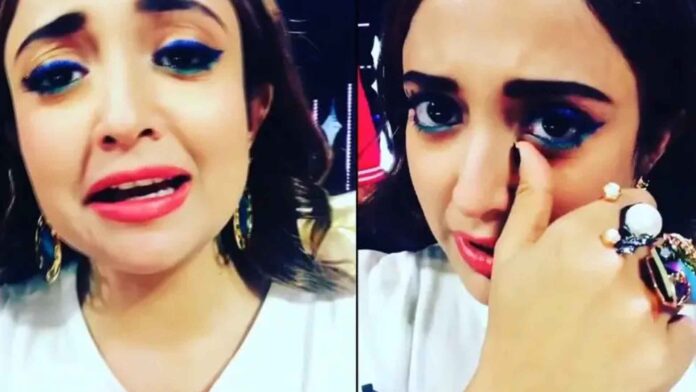 Monali Thakur lost her child after divorce with her husband, the singer broke down in tears on social media