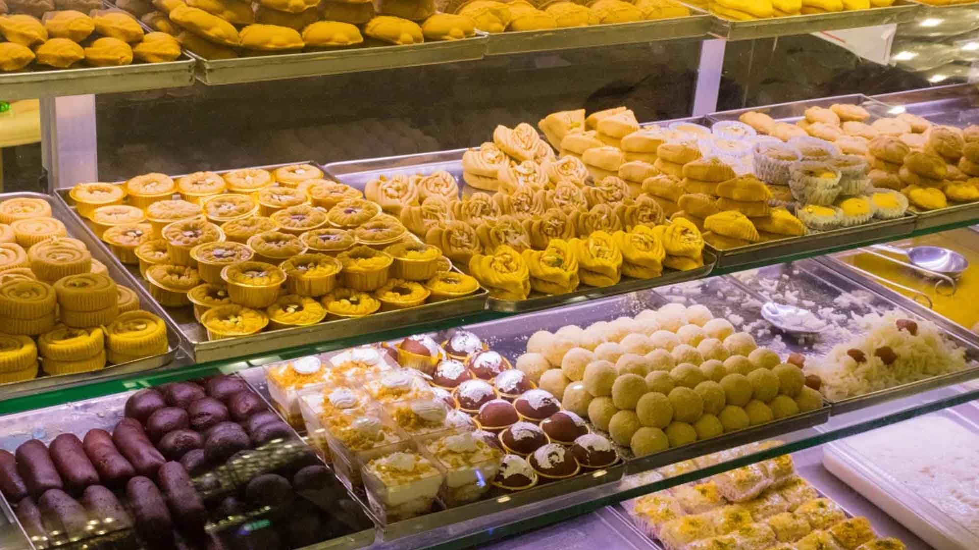 Iconic Sweet Shops, Kolkata, Kolkata : কলকাতার ১৪ টি দর্শনীয় স্থান, যেখানে না গেলে বাকি থেকে যায় এই শহরকে চেনা!